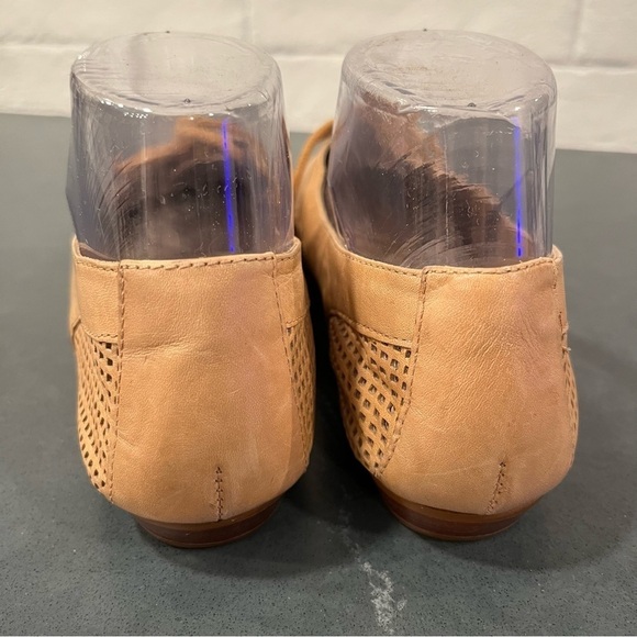 Vintage Sumi sz 8.5 tan leather cutout wingtip flats - Picture 8 of 15